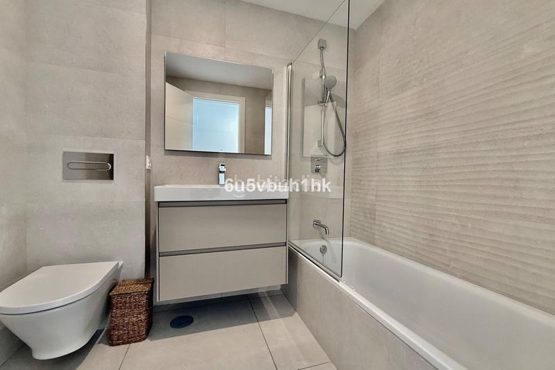 Foto a9e10db9-24a6-4566-9790-eea138762208. Piso en Elviria Marbella