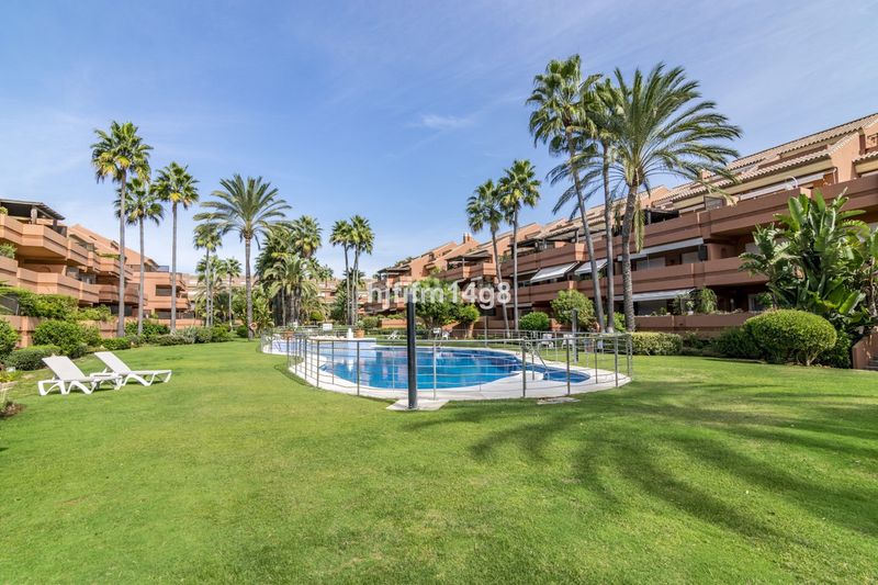 Foto 2a76efc9-51df-413a-8015-ffe0b726e62b. Piso en Puerto Banús Marbella