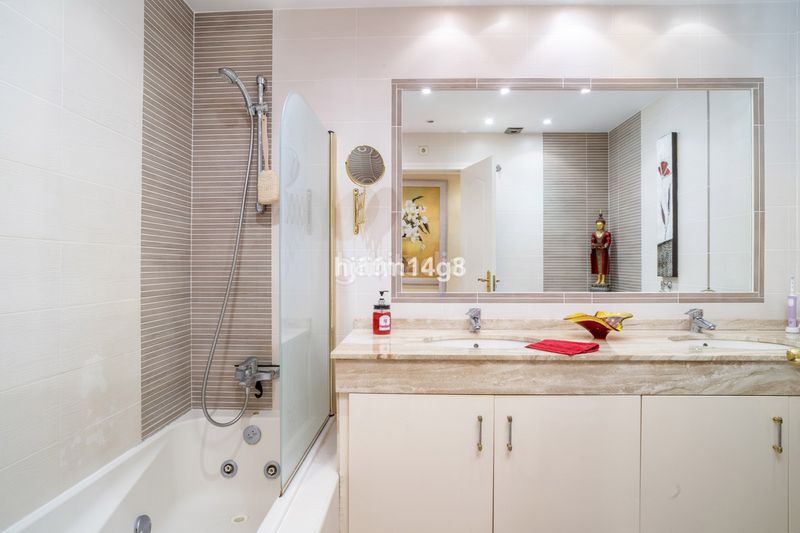 Foto 5130c7ff-1059-433e-9895-fec9bfa1d5e0. Piso en Puerto Banús Marbella