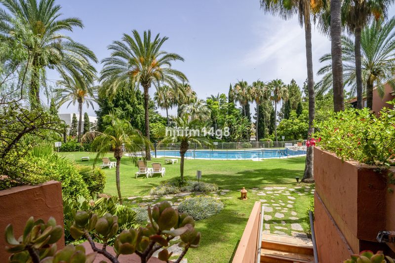 Foto 81fbd72b-b099-49cf-b8ff-c80f6d488484. Piso en Puerto Banús Marbella