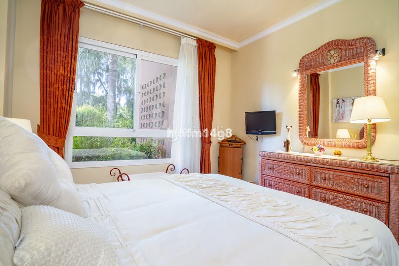 Foto f6fd2172-3a51-408e-a9a4-ae34f57e748e. Piso en Puerto Banús Marbella