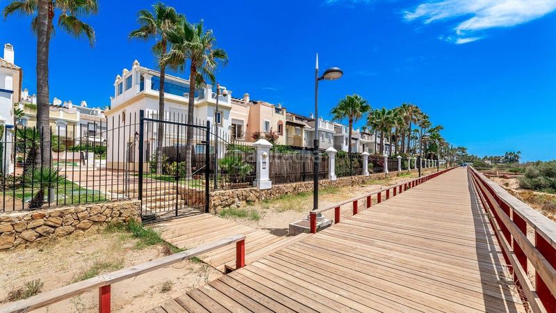 Foto 0e7c98a6-4c12-4d1c-bec0-f912ab67f276. Casa adossada amb aparcament a bahía de Marbella Marbella