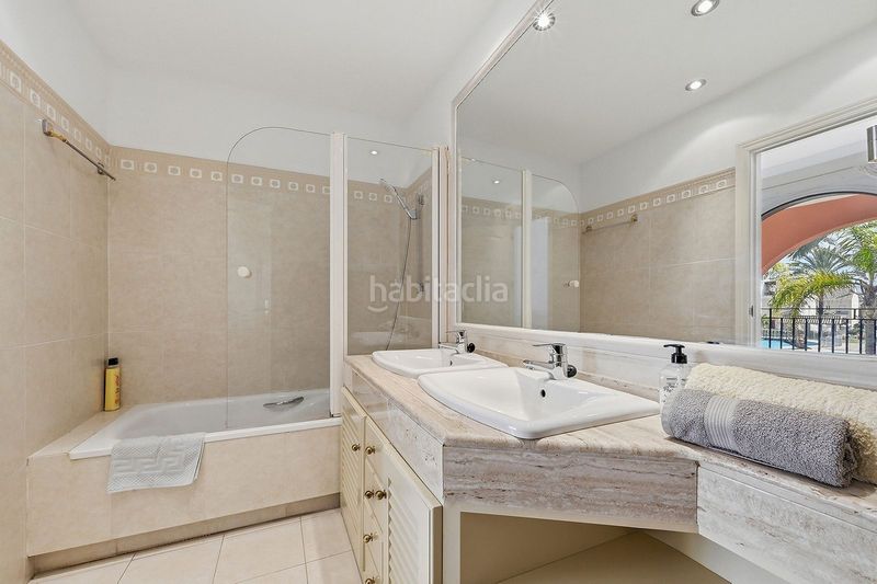Foto 880f3e2c-c078-411a-a897-046504a4102e. Casa adossada amb aparcament a bahía de Marbella Marbella