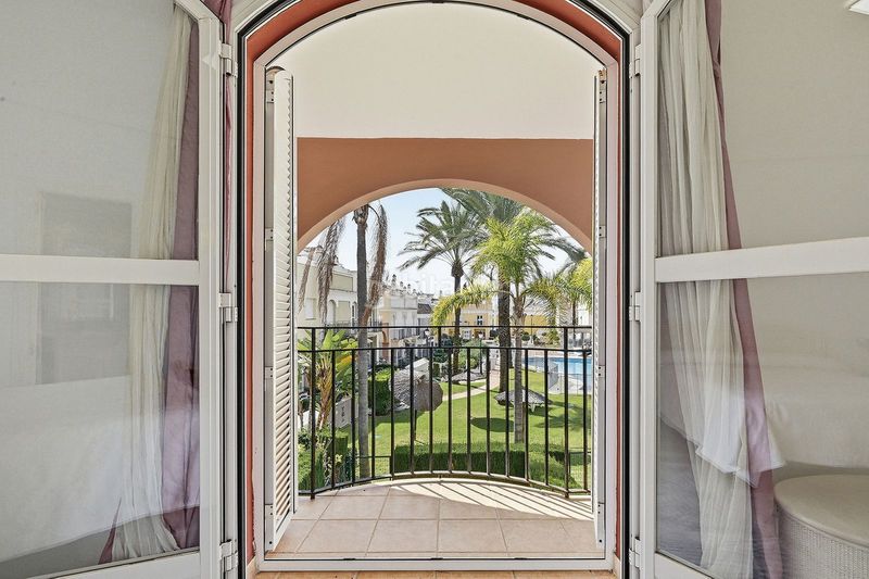 Foto 97d91513-b7c3-4183-a922-e00b96180a2b. Casa adossada amb aparcament a bahía de Marbella Marbella
