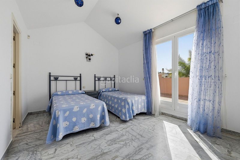Foto c1dc3d78-0a94-42a8-a223-9ddeb51503db. Casa adossada amb aparcament a bahía de Marbella Marbella