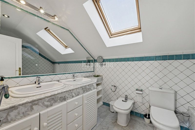 Foto e881f7e7-7c9b-417f-ba60-6e329610cc17. Casa adossada amb aparcament a bahía de Marbella Marbella