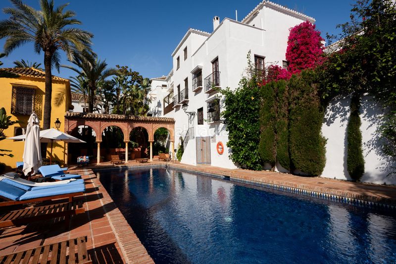 Foto bf83ca91-25e1-4fc0-ba01-2f6b55f43e07. Casa adossada a La Carolina - Guadalpín Marbella