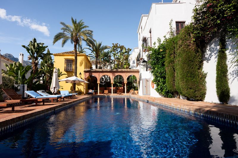Foto c2cfe8c1-15e8-4001-afb4-8e56b24665e3. Casa adossada a La Carolina - Guadalpín Marbella