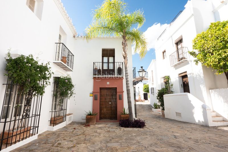 Foto dda28cdd-cc0d-45a6-8135-134855ae20b3. Casa adossada a La Carolina - Guadalpín Marbella