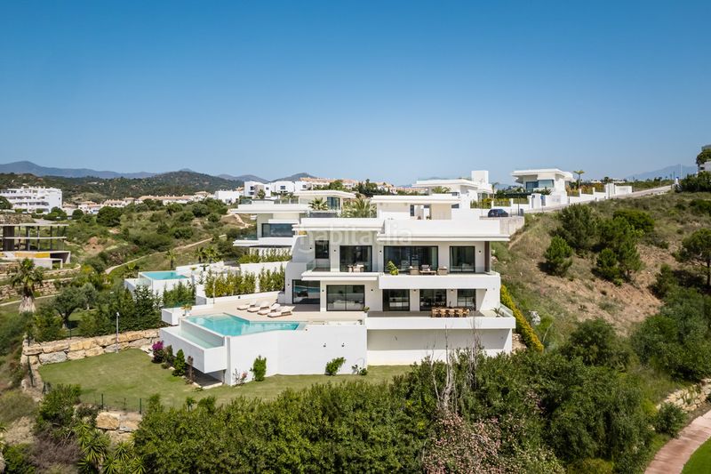 Foto f8ce05ca-8589-4065-8619-8180684e806b. Casa adossada a Centro Estepona