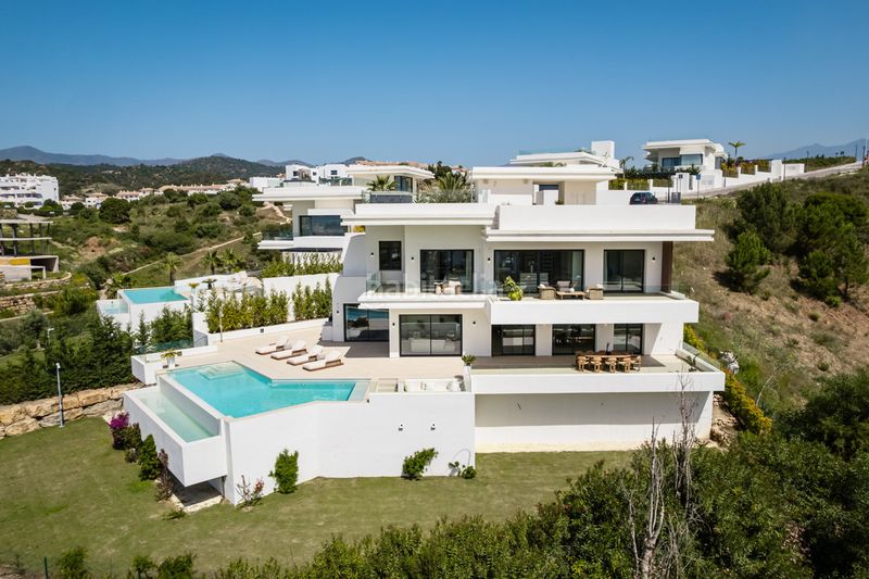 Foto f8da6bc8-c9aa-4df2-88d2-9c565d3a4362. Casa adossada a Centro Estepona