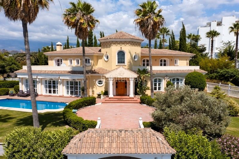 Foto 0dca6dbf-59fa-4682-80a8-4a86aa5ab201. Casa adossada amb aparcament a La Concha - Resina Golf Estepona