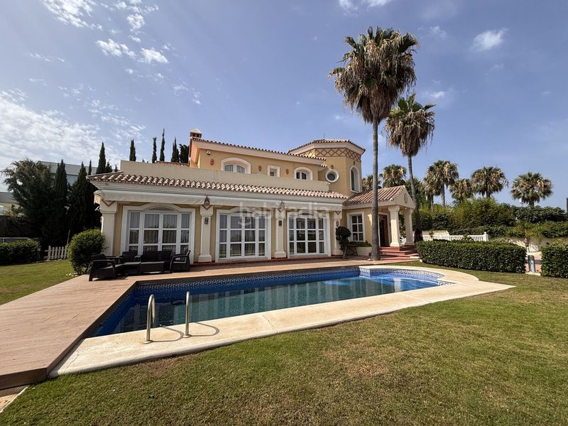 Foto 84967049-602c-49aa-b890-db976f9e3b57. Casa adossada amb aparcament a La Concha - Resina Golf Estepona