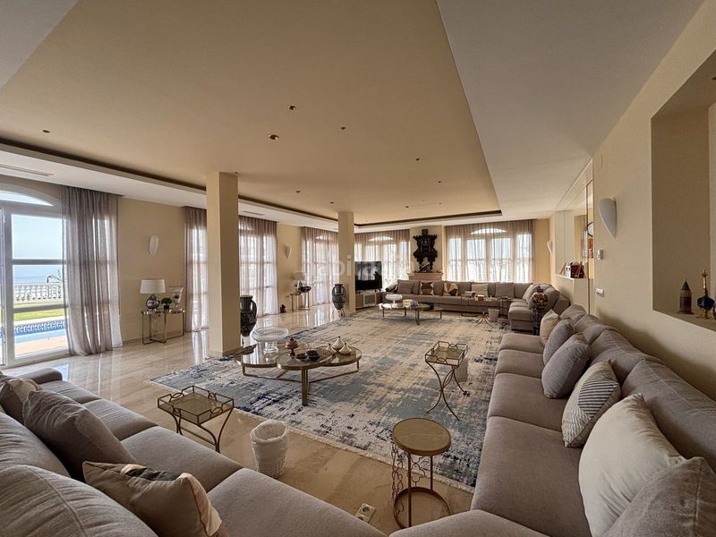 Foto 8b9a6113-953a-4934-9e2d-f3a0ef803c74. Casa adossada amb aparcament a La Concha - Resina Golf Estepona