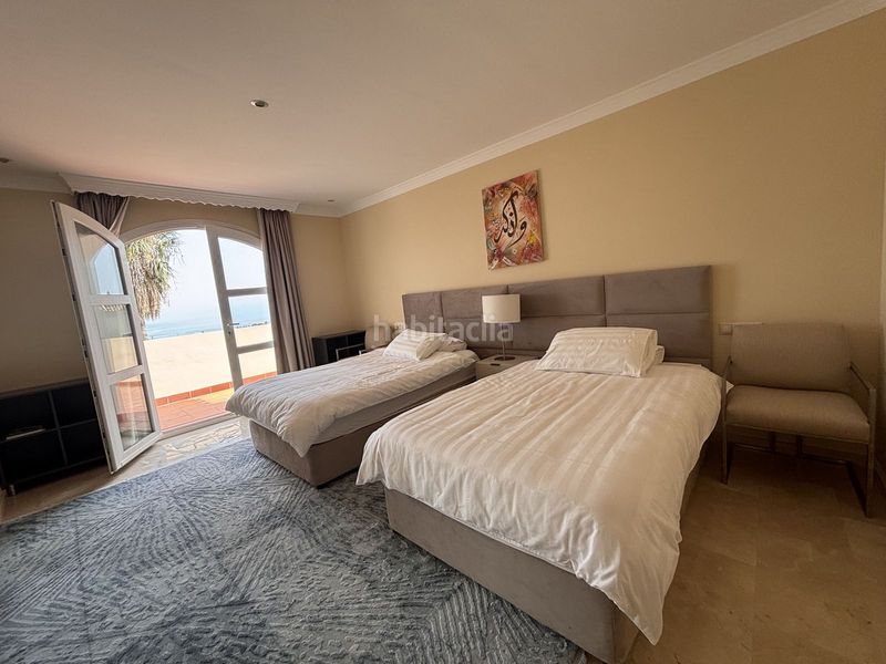 Foto a3323a50-edbc-4b7a-a2ce-2b17a9271129. Casa adossada amb aparcament a La Concha - Resina Golf Estepona