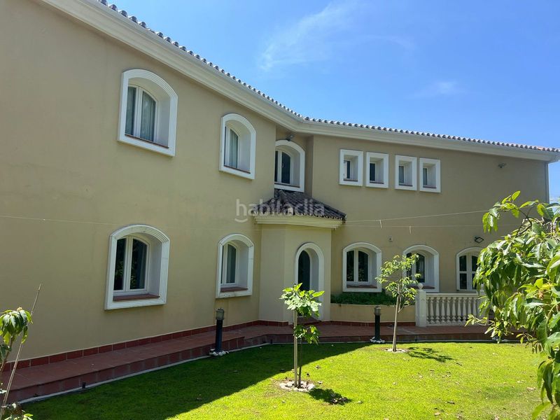 Foto d300ff96-c664-49f7-a283-eb0f6147810e. Casa adossada amb aparcament a La Concha - Resina Golf Estepona