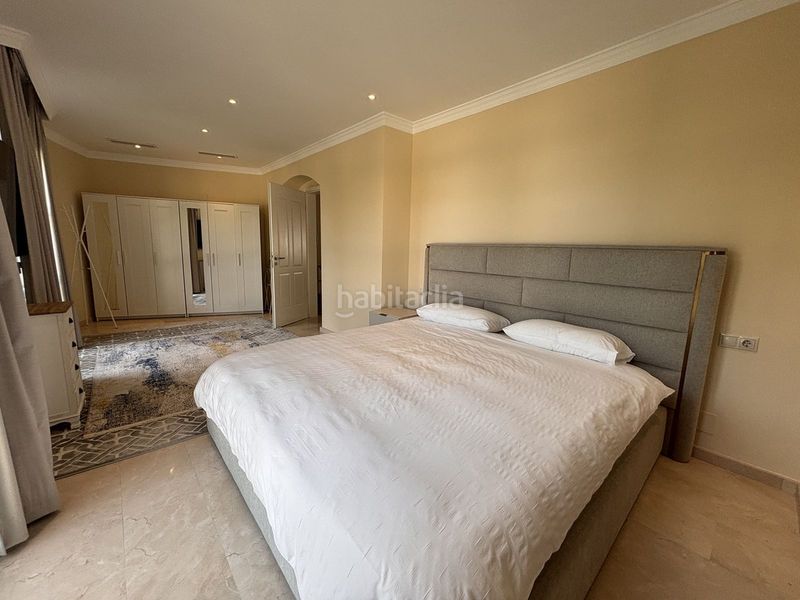 Foto e5dad667-f5e2-441c-aafe-e6fd3508f2a0. Casa adossada amb aparcament a La Concha - Resina Golf Estepona
