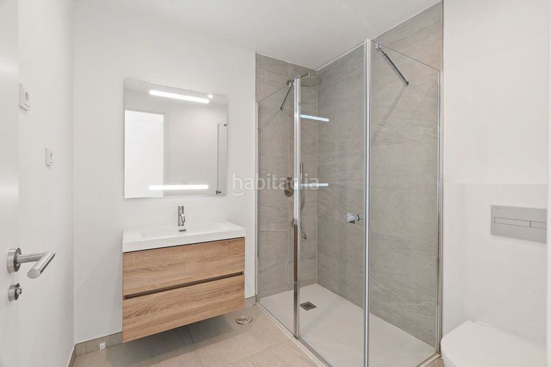 Foto 2ea8fc1f-5869-43e6-8f92-70e56bec25b2. Casa adossada a Río Real Marbella