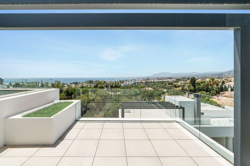 Foto 98f61b0b-4077-4611-b30b-f32975697961. Casa adossada a Río Real Marbella