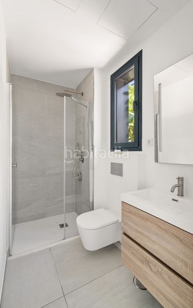 Foto d99c455d-1612-477d-895d-d068d30f5d0f. Casa adossada a Río Real Marbella