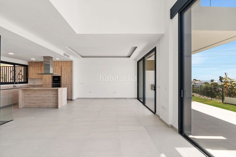 Foto dc3b90bc-cc77-4c90-ad3b-145449922020. Casa adossada a Río Real Marbella