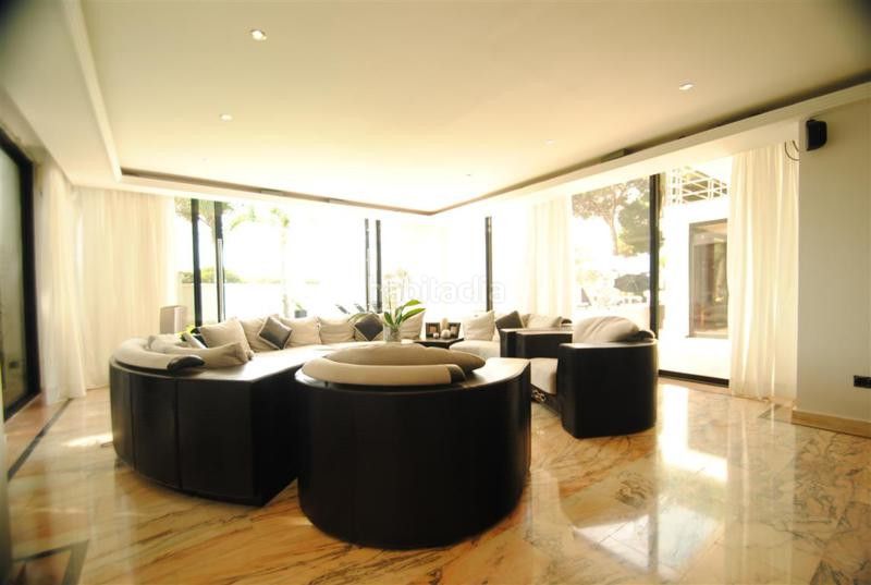 Foto 187b0cd7-e8e1-4990-9562-a0055b96ad56. Casa adossada amb aparcament a Cabopino - Artola Marbella