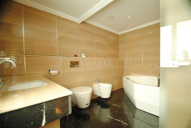 Foto 27cbe537-5b7a-46d8-ad95-1daa079e1854. Casa adossada amb aparcament a Cabopino - Artola Marbella