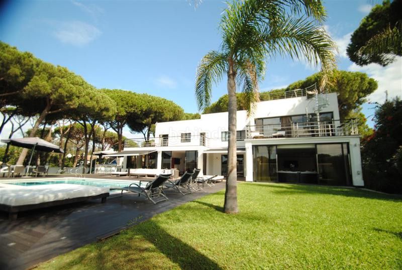 Foto 90ca8659-d859-4b06-8130-51839c42e3ed. Casa adossada amb aparcament a Cabopino - Artola Marbella