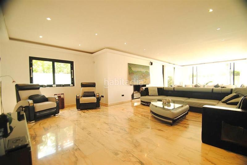 Foto 9a61a296-0fef-42ec-8558-375e746a3abc. Casa adossada amb aparcament a Cabopino - Artola Marbella