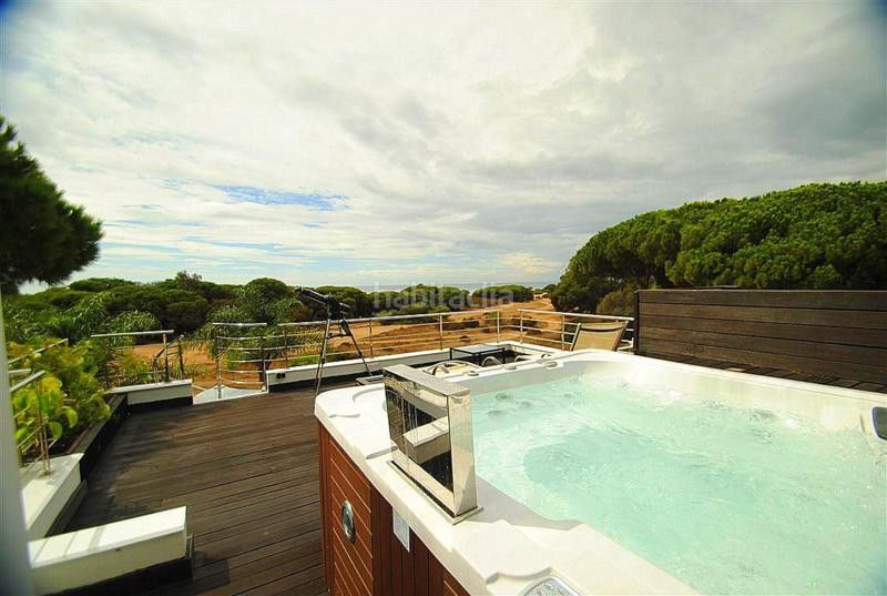 Foto 9c7b9bbb-3c8f-47bd-b77b-f24ee4476b70. Casa adossada amb aparcament a Cabopino - Artola Marbella