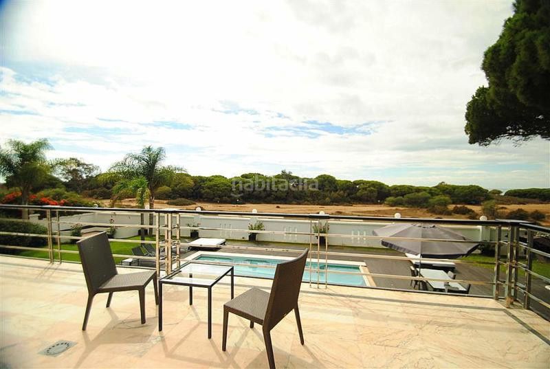 Foto a50d1715-a230-438f-9ff1-529a7ae67dd9. Casa adossada amb aparcament a Cabopino - Artola Marbella