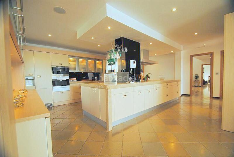 Foto c2d3b819-0825-42ff-8b2e-d3ff8b3b7726. Casa adossada amb aparcament a Cabopino - Artola Marbella