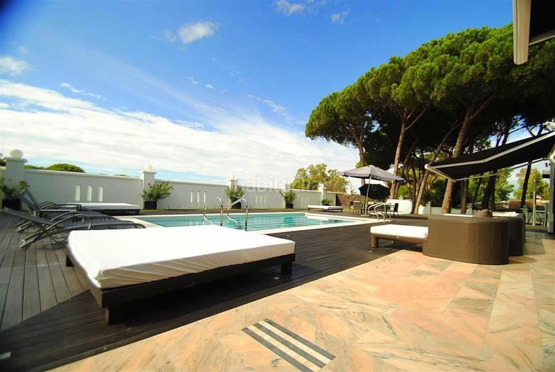 Foto d18470a2-c2e7-49e3-b8fd-565b25bb421e. Casa adossada amb aparcament a Cabopino - Artola Marbella