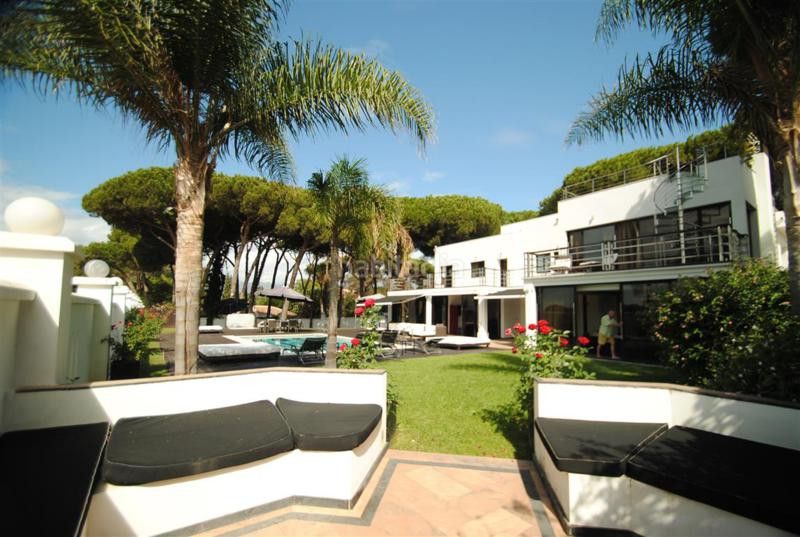 Foto f340fa2b-e22c-435e-8917-35d218b06ea3. Casa adossada amb aparcament a Cabopino - Artola Marbella