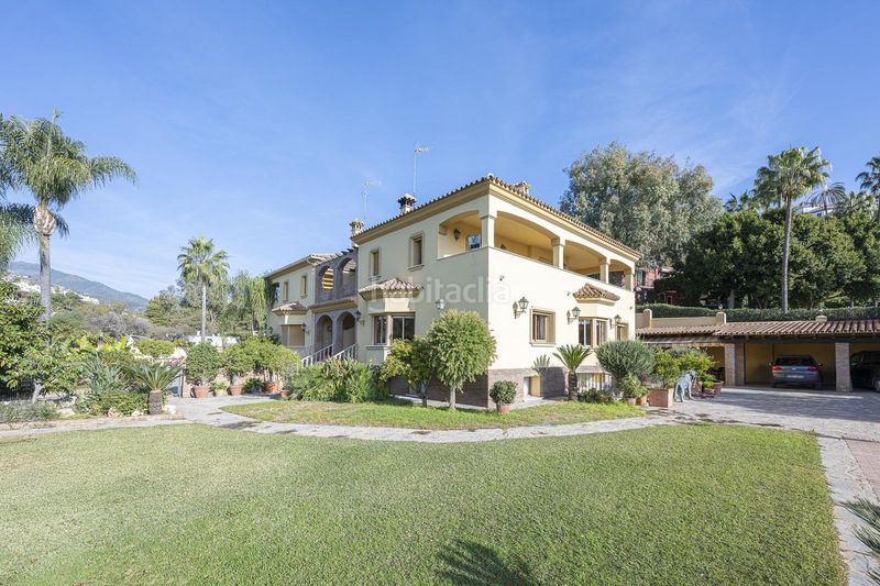 Foto ae518a77-9f0d-476c-bdd3-ab8c95e87295. Reihenhaus mit parking in La Quinta Benahavís