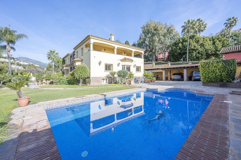 Foto e7fd18bd-be34-43a8-860a-39365527857e. Reihenhaus mit parking in La Quinta Benahavís