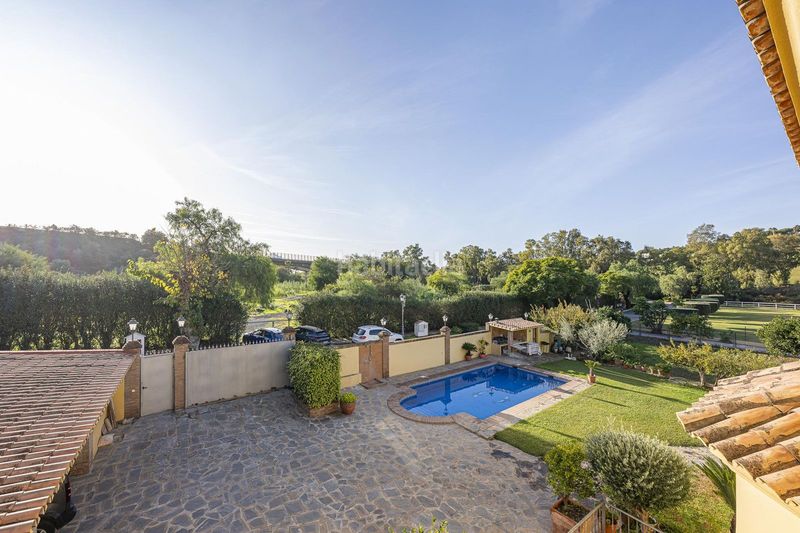 Foto efc183d8-657c-4dd9-83b4-2e2c820d0af8. Reihenhaus mit parking in La Quinta Benahavís