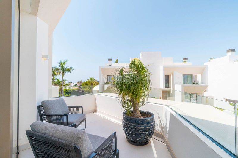 Foto 3a56ea79-a5e4-45d0-848a-8c28533924ba. Casa adosada en Las Brisas Marbella