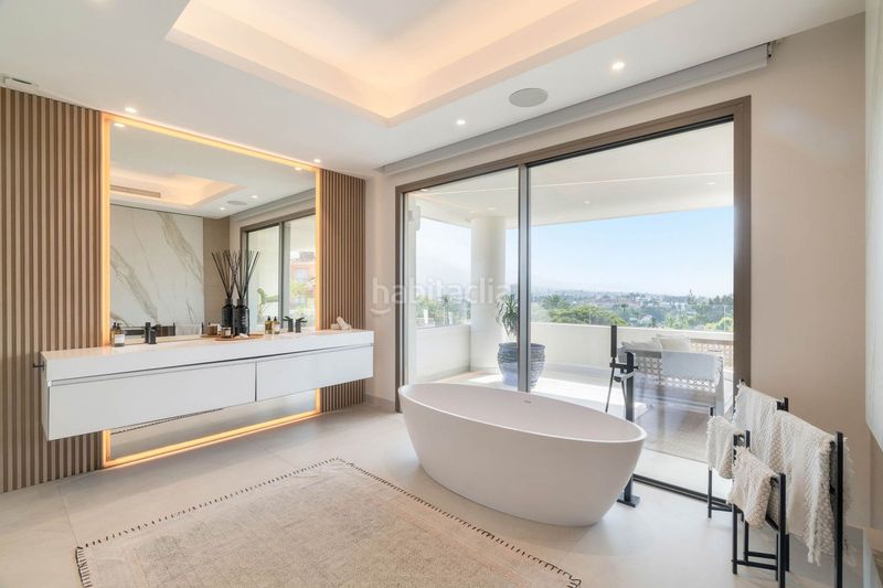 Foto a05379b3-6781-40ab-9a9e-571d1a33d90c. Casa adosada en Las Brisas Marbella