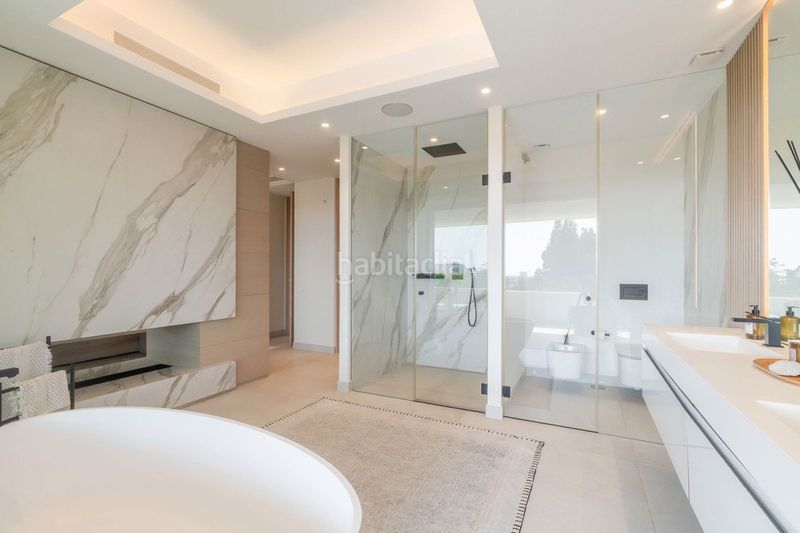 Foto ce7213e0-610e-4a9c-b212-713d10435393. Casa adosada en Las Brisas Marbella