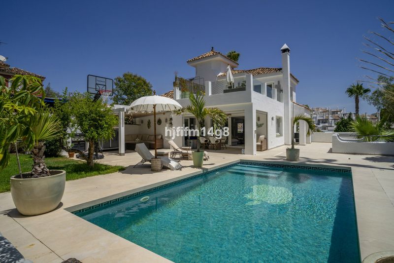 Foto 7319bd99-20ae-42f6-9f54-8a12f898af77. Casa adossada a Las Brisas Marbella
