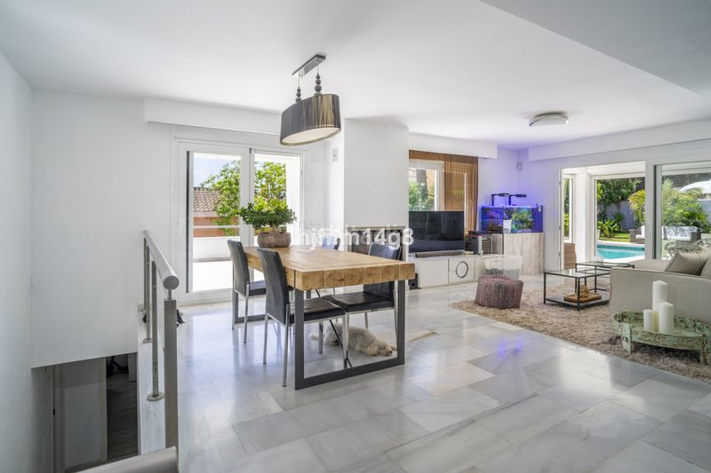 Foto c4ca2f79-5b6a-42fc-b576-c5ef95d86e24. Casa adossada a Las Brisas Marbella