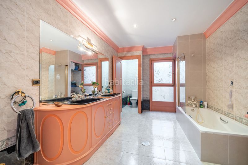 Foto a99f8c4a-3bf6-4420-aac5-f6ca01d3e937. Casa adossada a Centro Estepona
