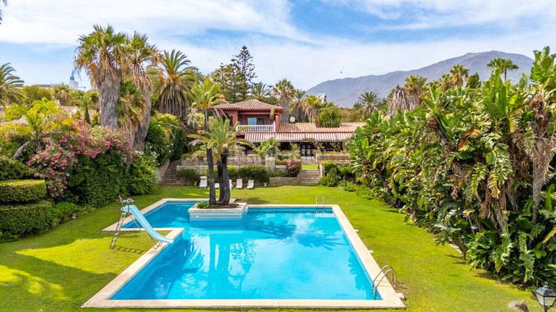 Foto ff171b47-2836-40f1-9a9c-f4a40e259e97. Casa adossada a Centro Estepona