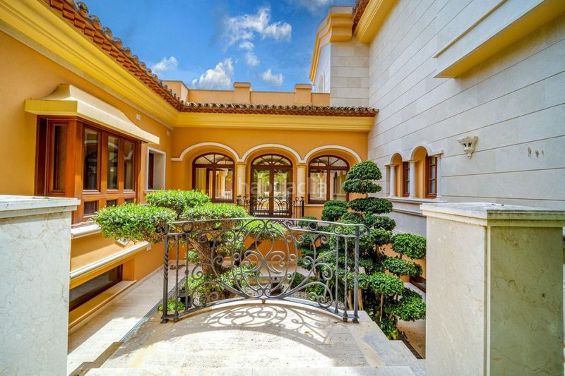 Foto dd76a855-ad6d-438f-8f1b-ddf021a5a6a5. Casa adossada amb aparcament a Guadalmina Baja Marbella