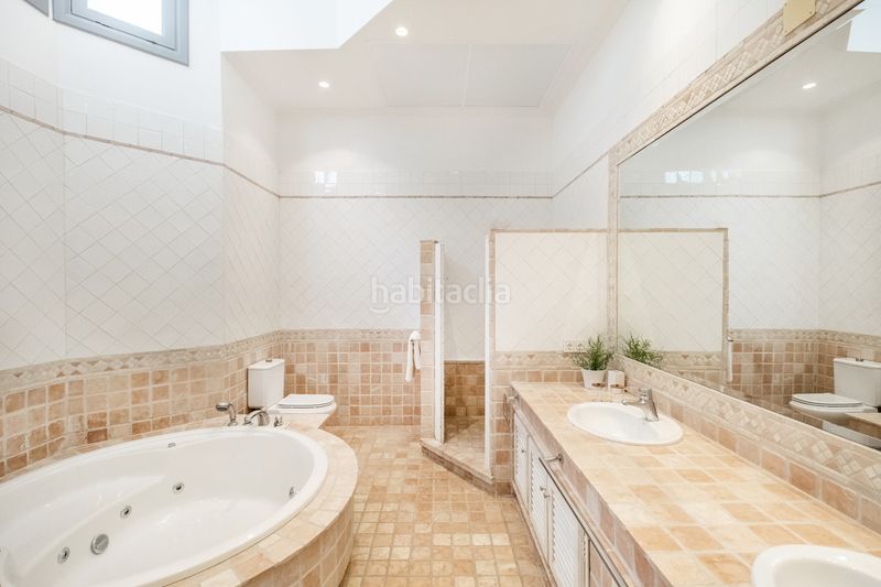 Foto 2b3ae5b8-1554-4809-aae4-b87d1e1b1d23. Casa adosada en Aloha Marbella