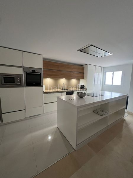 Foto 0acd7b25-c83b-46ab-a1b6-d8e8f18dbadb. Piso en Las Brisas Marbella