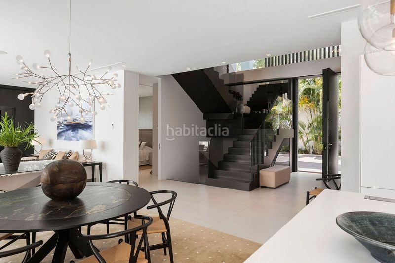 Foto 2c6fc615-d2c3-41ae-adbb-f420fef62911. Casa adossada amb aparcament a Sierra Blanca Marbella