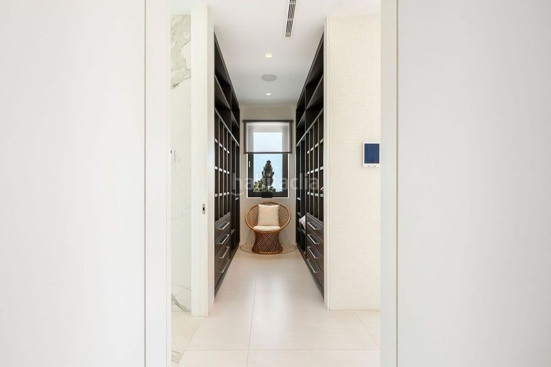 Foto e662f270-17d6-4889-beea-1524176cbc5e. Casa adossada amb aparcament a Sierra Blanca Marbella