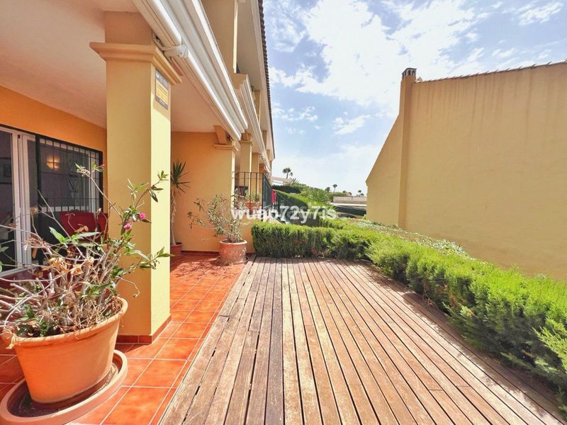 Foto 06ee6644-4a97-4005-b2d7-eceb8fc33b5d. Casa adossada a Costabella Marbella
